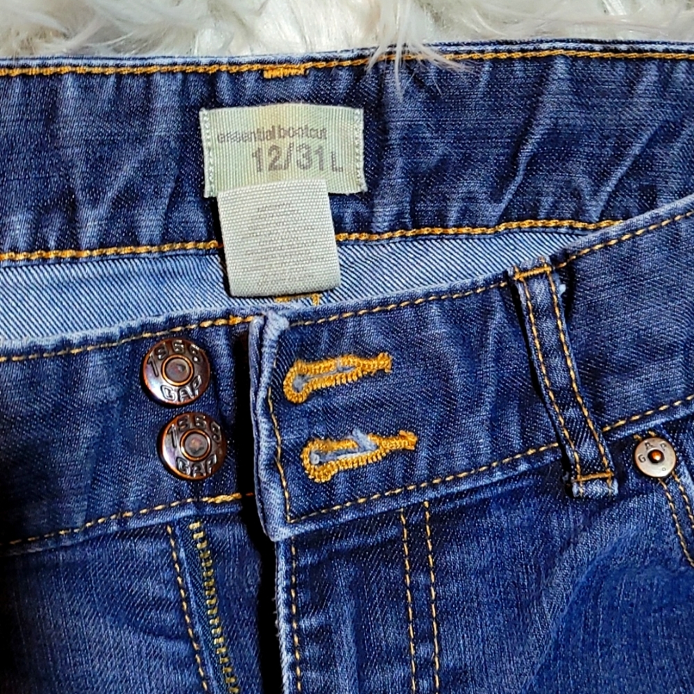 Woman's Gap Boot cut 12/13 L